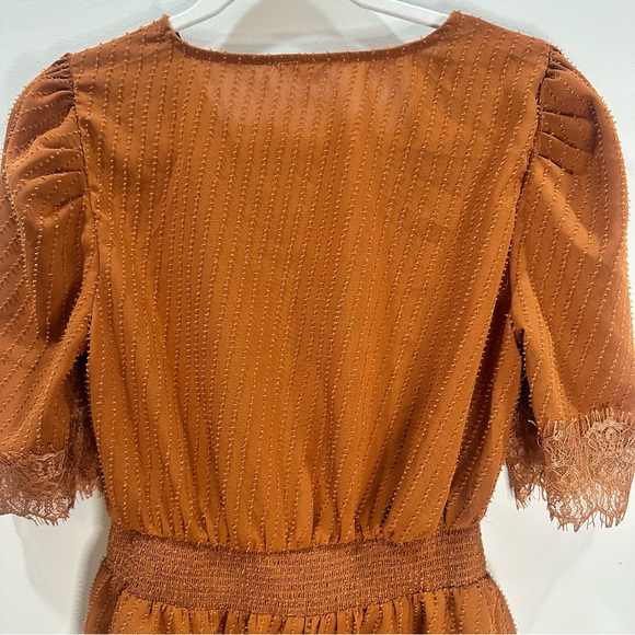 Women’s Rust Peplum Short Sleeve Blouse - Size Large – Lace Sleeve Detail - Picture 8 of 10